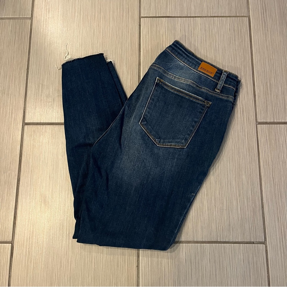 Judy Blue Distressed Skinny Jeans